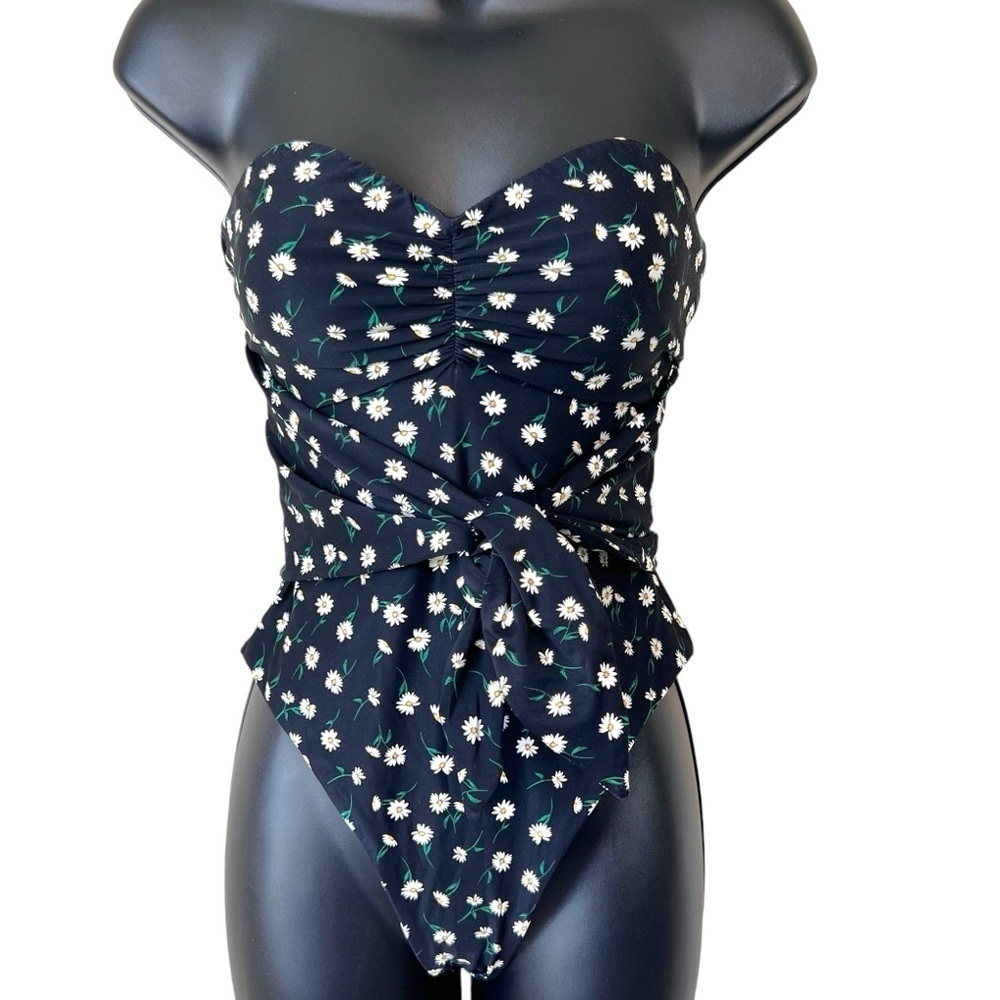 ONIA X WEWOREWHAT
Capri Daisy Print One Piece Swimsuit In Black